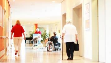 Bientraitance des personnes âgées : les EHPAD progressent