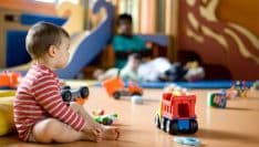 L'accueil des jeunes enfants progresse, toujours moins de congés parentaux