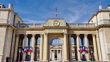 Crise sanitaire : prolongement des mesures dérogatoires relatives aux réunions des organes délibérants des collectivités locales
