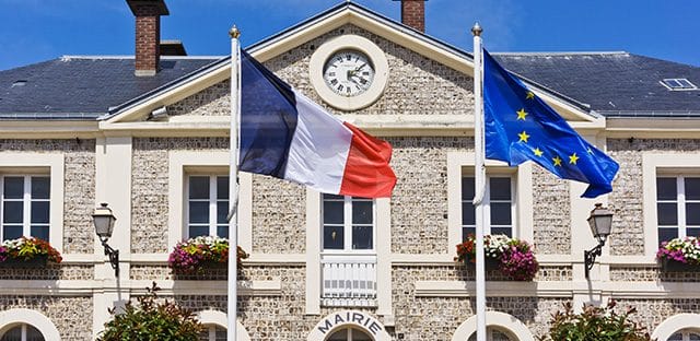 Élus locaux : le Parlement adopte une réforme de la formation