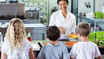 L'État soutiendra les cantines scolaires des petites communes jusqu'à l'automne