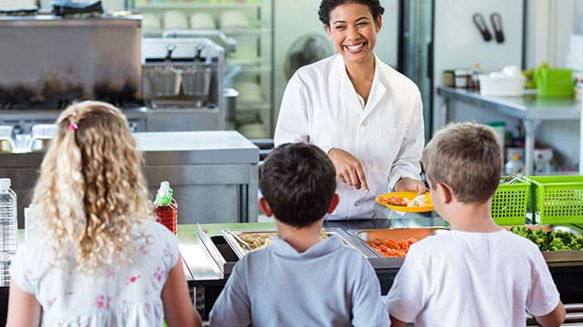 L'État soutiendra les cantines scolaires des petites communes jusqu'à l'automne
