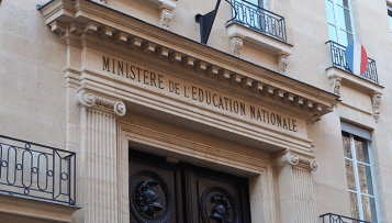 Attaque au couteau à Arras : les enseignants "sous le choc"