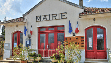 Secrétaires de mairie : le Parlement revalorise ce métier de proximité