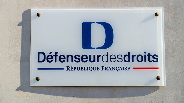 La Défenseure des droits s'inquiète d'une « banalisation des atteintes aux droits »