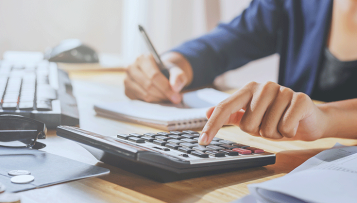 Salaire et traitement indiciaire dans la fonction publique territoriale : quelles différences ?