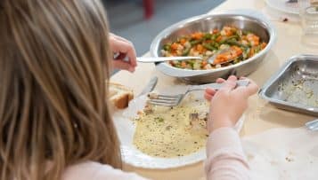 L’Etat devrait bien financer la rémunération des AESH sur le temps de la cantine