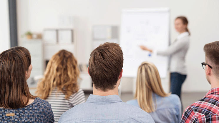 Des syndicats enseignants demandent la suspension de la réforme de la formation des profs