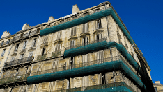 Qui, du propriétaire privé ou de la commune, doit supporter le coût des travaux exécutés par celle-ci sur un immeuble présentant un danger pour la sécurité publique ?