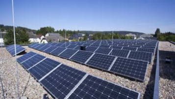 Droit pénal de l'urbanisme : faut-il déclarer l'installation de panneaux solaires?